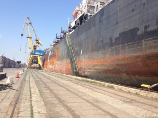 Agitaţie pe nava Flaminia: proprietarul a început să-şi mute containerele